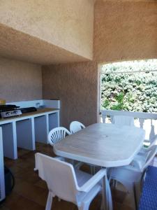 Maisons de vacances LA VALANAIS - Maison de Vacances entiere climatisee avec piscine privee : photos des chambres