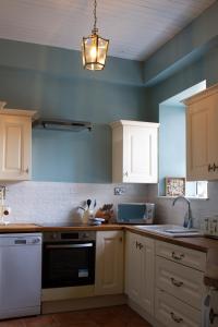 Hill House Lodge sleeps 6 Overlooking the rock of Cashel