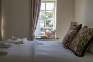 Hill House Lodge sleeps 6 Overlooking the rock of Cashel - Rathclogh