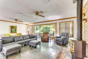 Pensacola Home about 13 Mi to Perdido Bay!