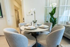Dubai Hills - 1BR Luxe Apartment - Golfville - by UDH