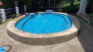 Villa La Giralda - Lakefront - Pool - Relaxation Haven