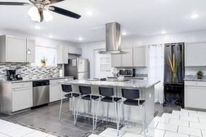 Cozy Getaway with Pool and Putting Green Unit 2