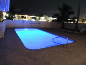 Cozy Getaway Studio with Pool and Putting Green 1A