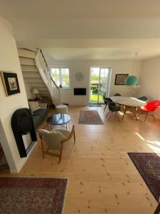 Smuk lejlighed med sundkig lige ved stranden