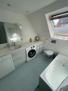 Smuk lejlighed med sundkig lige ved stranden