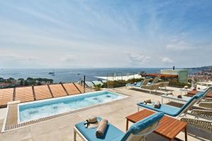De Bonart Naples, Curio Collection By Hilton