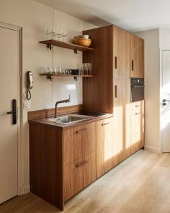 Stylish 2BR & 2BA with private terrace