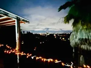 Oasis in City Center Private Studio ADU GuestHouse Vacation Rental Large Estate View Pool Encino Hills Sherman Oaks 405-101 xSepulveda - إنسينو