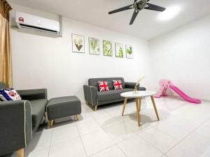 Cozy Single Landed unit to Legoland 7min 9-11pax