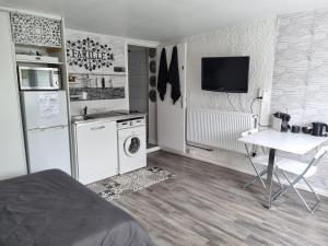 Maisons de vacances Jolie Maisonnette avec terrasse et jardin : photos des chambres