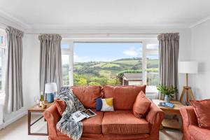 15 Churchfields - Bungalow with Estuary Views and Parking