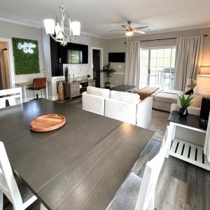 Immaculate Myrtlewood