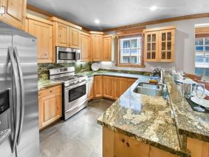 201 Town Pointe Escape! condo