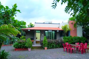 Apna Farmhouse - Private Villa with Pool & Play area - Near Fort -15 min to Ellora Caves