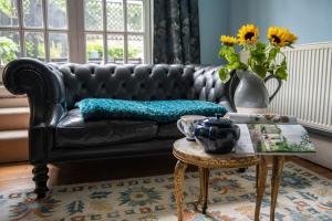 Georgian home on the beach great for families !