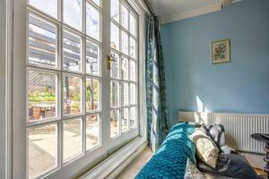 Georgian home on the beach great for families !