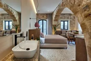 Kaptara Premium Guest House with sharing Jaccuzi -Part of Kaptara Villa complex - Koutouloufari