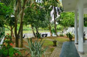 Avendra Holiday Inn Weligama
