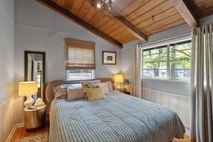 Emerald Cove Lakeside Cabin Paddle, Relax,Unwind