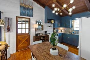Emerald Cove Lakeside Cabin Paddle, Relax,Unwind