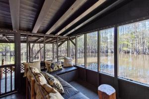 Emerald Cove Lakeside Cabin Paddle, Relax,Unwind