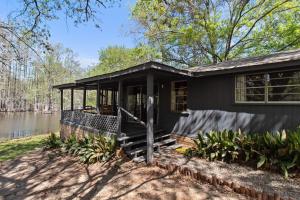 Emerald Cove Lakeside Cabin Paddle, Relax,Unwind