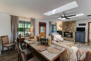 Lakefront Cabin With Fireplace, Firepit & Kayaks