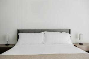 Blueground Mid-Wilshire pool wd nr shops LAX-1229