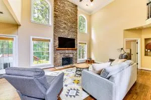 2 Mi to Lake Norman Home with Deck in Huntersville! - Davidson