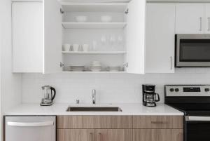 Blueground Hayward pool on-site restaurants SFO-1698