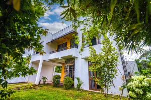 LEO-BREEZE Apartments