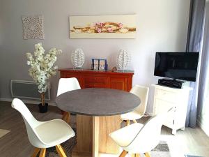 Appartement rénové avec terrasse VUE SUR MER à TREGASTEL - Ref 481