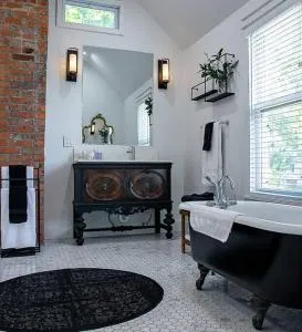 Top Walk score! Prime Westport Midtown Location! - Westwood