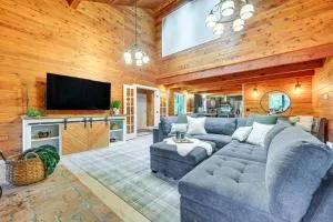 Harstine Island Home with Hot Tub and Beach Access! - Vaughn