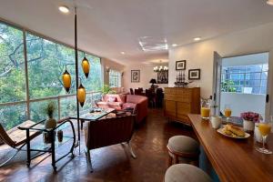 Deco House with Park View Rooftop