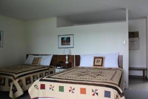 Studio with Lake View room in Sandy Point Motel