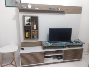 Casa em Itanhaém com 2 quartos garagem p 2 carros, churrasqueira, piscina 200 m da praia