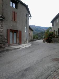Maisons de vacances MAISON ENSOLEILLEE, TERRAIN ARBORE, Aubenas : photos des chambres