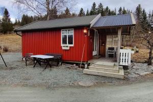 Idyllisk minihus i landlige omgivelser - med 5 sengeplasser og parkering