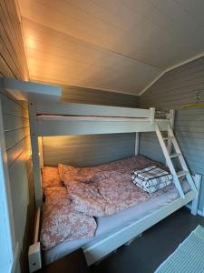 Idyllisk minihus i landlige omgivelser - med 5 sengeplasser og parkering