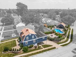 Luxury Oasis Heated Pool, Hot Tub, BBQ - أوماها