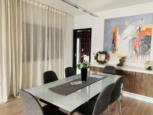 Modern Flat near Lisbon with Garage