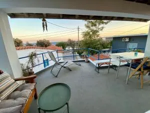 Πέτρινο σπίτι δίπλα στη θάλασσα - Votsalákia