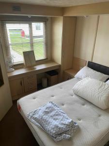 PG101 6 BERTH DELUXE ON THE GOLDEN PALM CHAPEL st LEONARD PG101