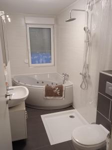 Monteur- Ferienwohnung für 5 Pers Gartenhaus