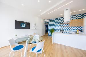 AT Twenty-ONE New Apt - EXCLUSIVE PANORAMIC Views!