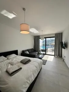 Pearl Island Studio Apartment fantastic view E-3 - 阿伊奥斯阿夫罗西奥斯
