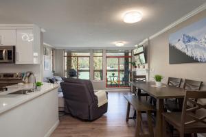 2BR in Nicklaus North Clubhouse, Lake and Mountain Views, Gas Fireplace, Parking