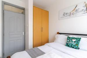 The Ultimate Escape with Pool, Gym , Fast Wifi and Netflix